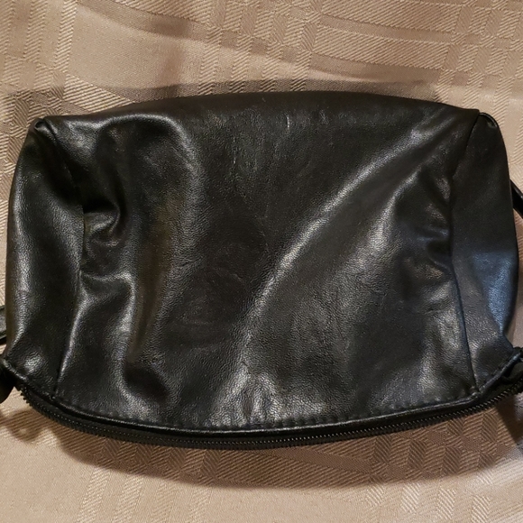 Vegan Leather Nine West Wristlet (bin 5) - Picture 6 of 8
